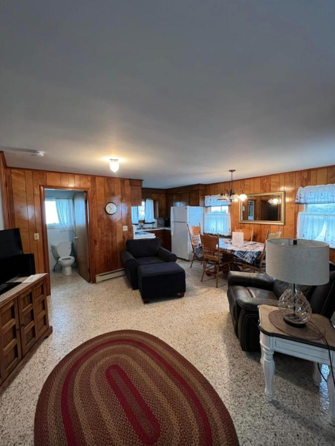 Moody'S Motel And Cottages Wells Room photo