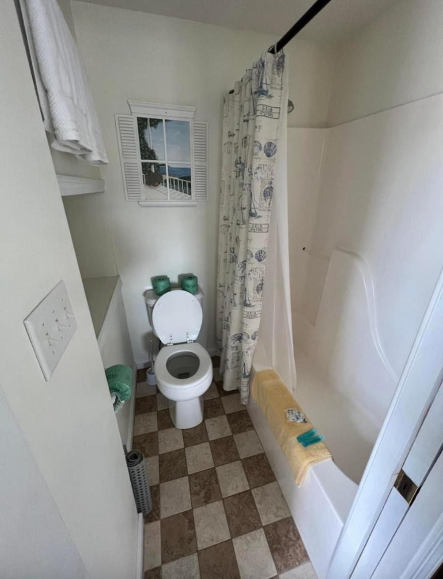 Moody'S Motel And Cottages Wells Room photo