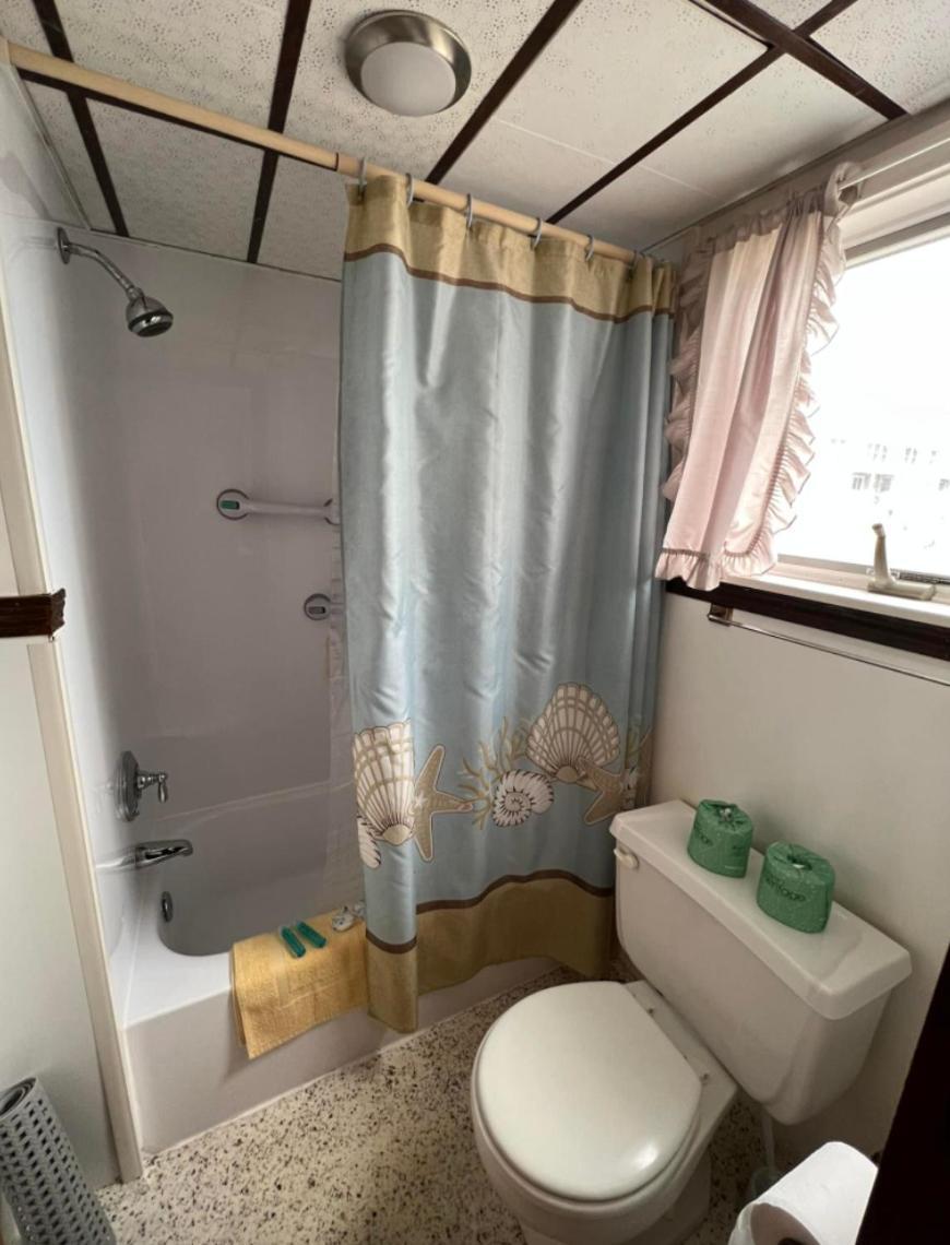 Moody'S Motel And Cottages Wells Room photo