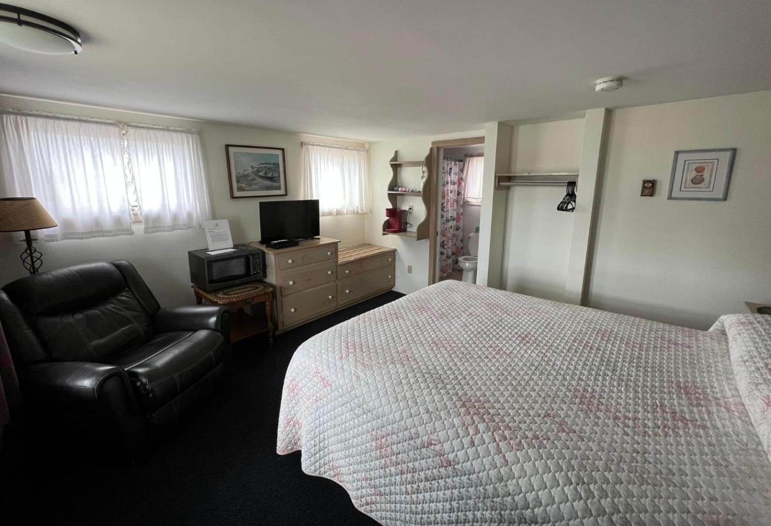 Moody'S Motel And Cottages Wells Room photo